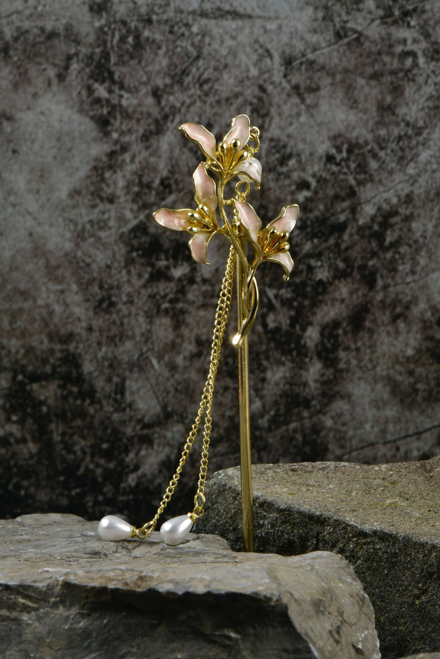 Elegant Floral Hair Stick with Pearls