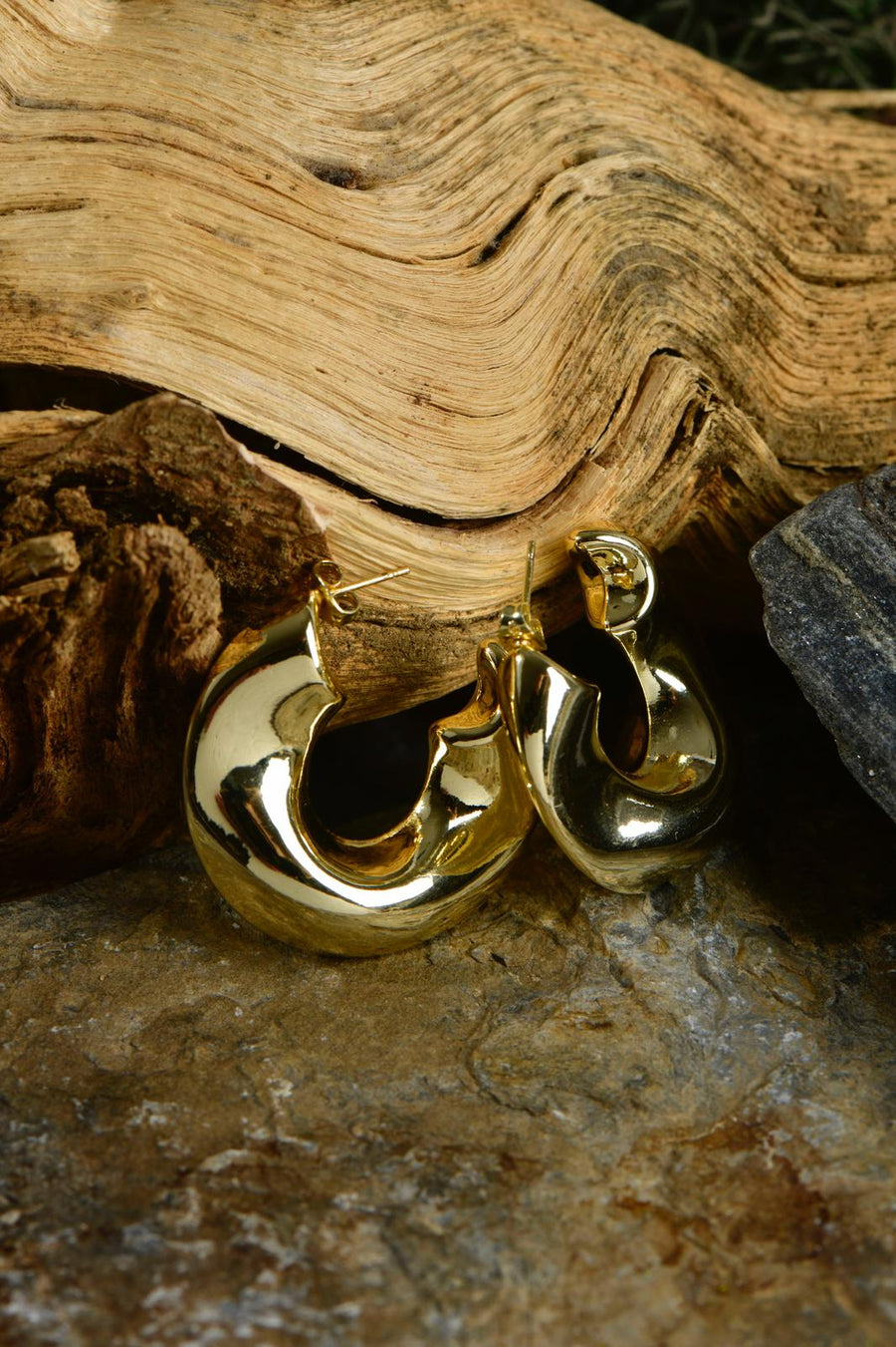 Thick gold half-moon