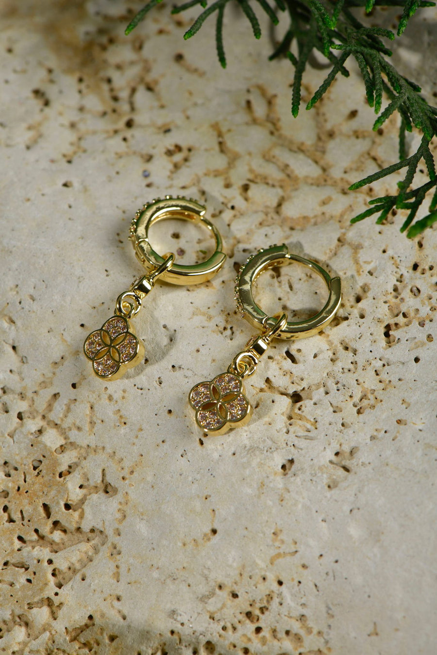 Shiny dangling flower