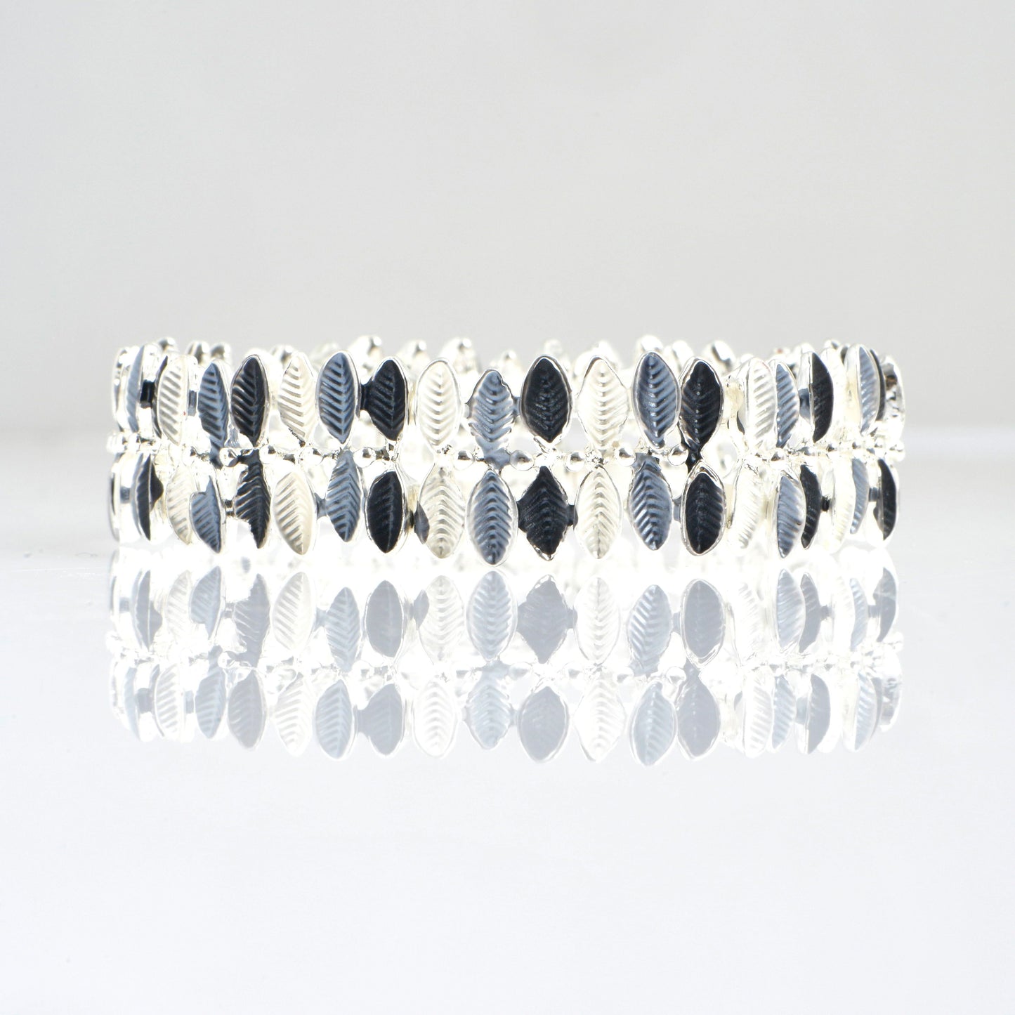 Pulsera hojas negras
